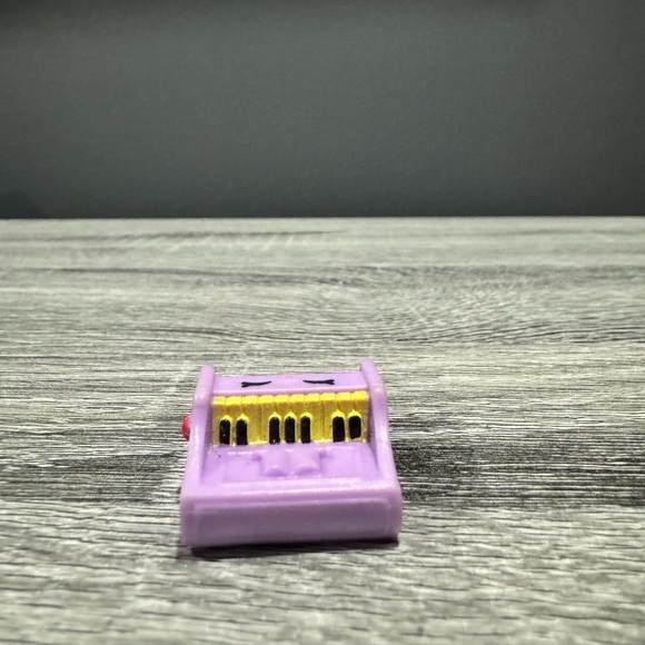 Shopkins | Music: Purple Polly Piano (5-035) - Collectible Mini Figure - Picture 3 of 6